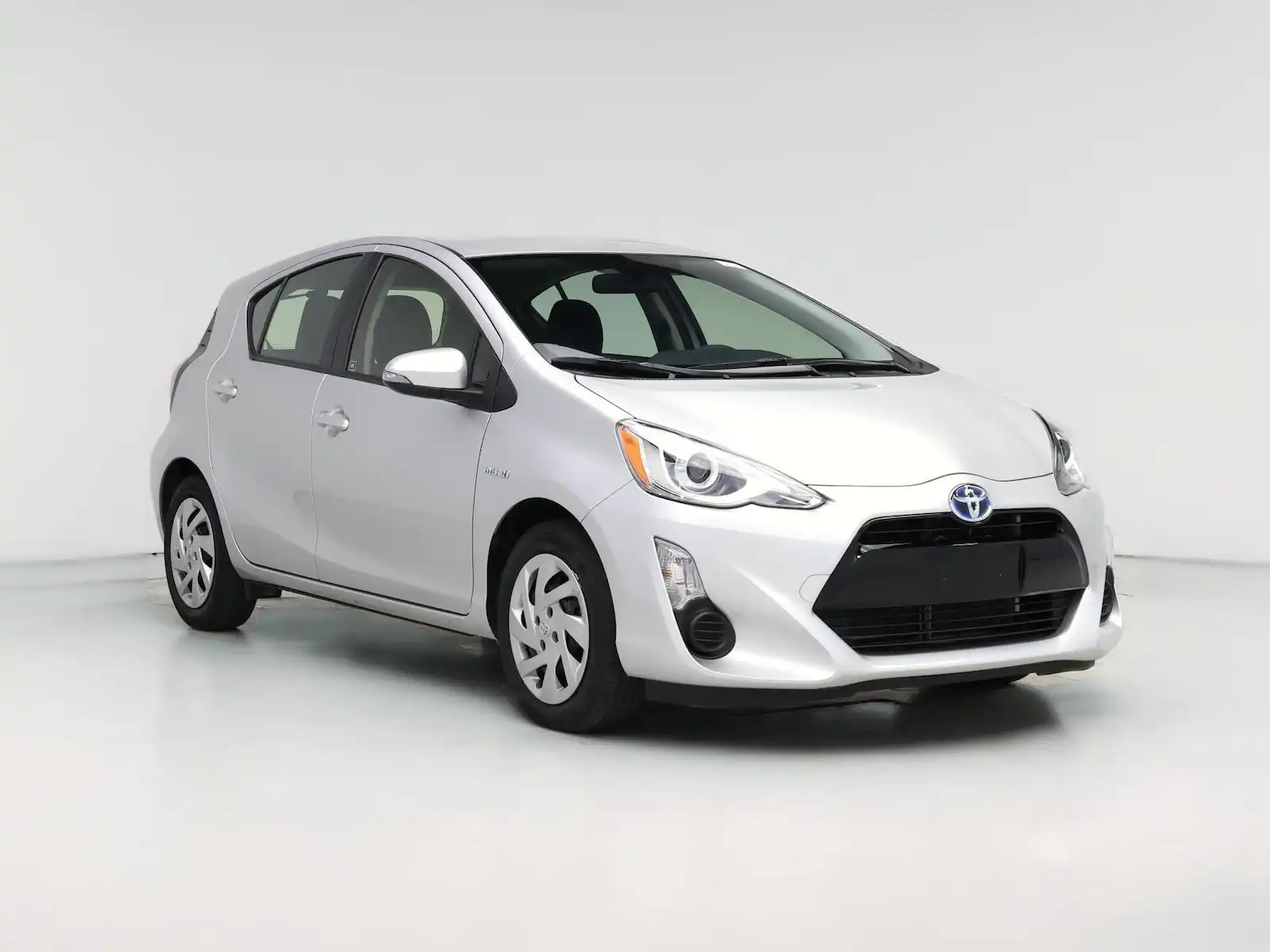 2015 Toyota Prius c Two's photo