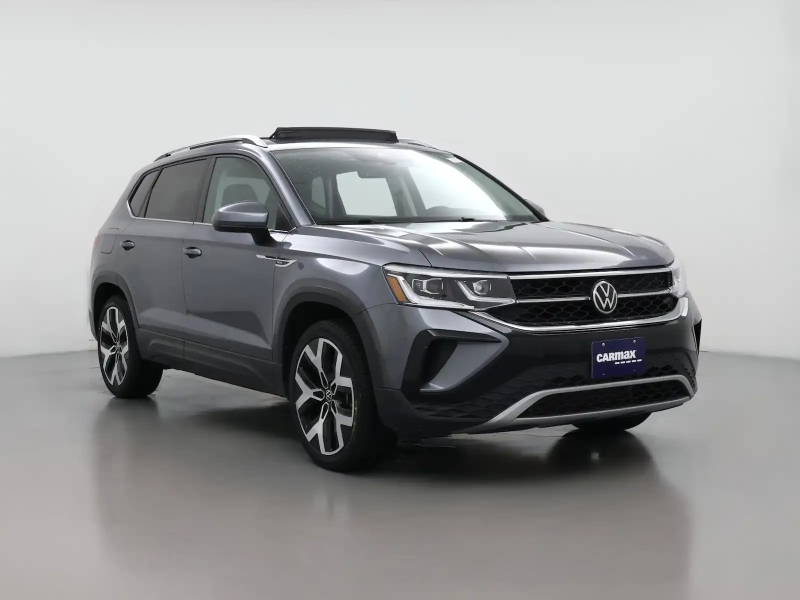 2022 Volkswagen Taos 1.5T SEL 4Motion's photo