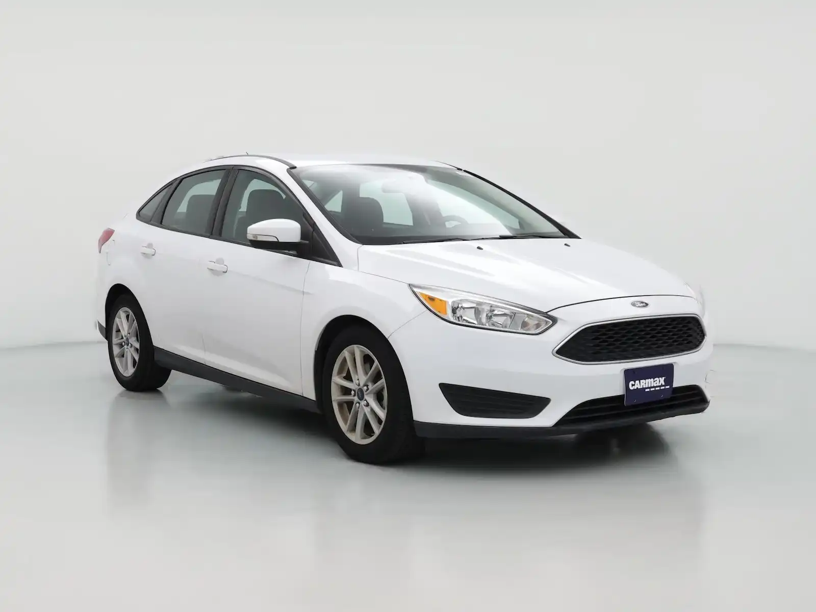 2017 Ford Focus SE Sedan's photo