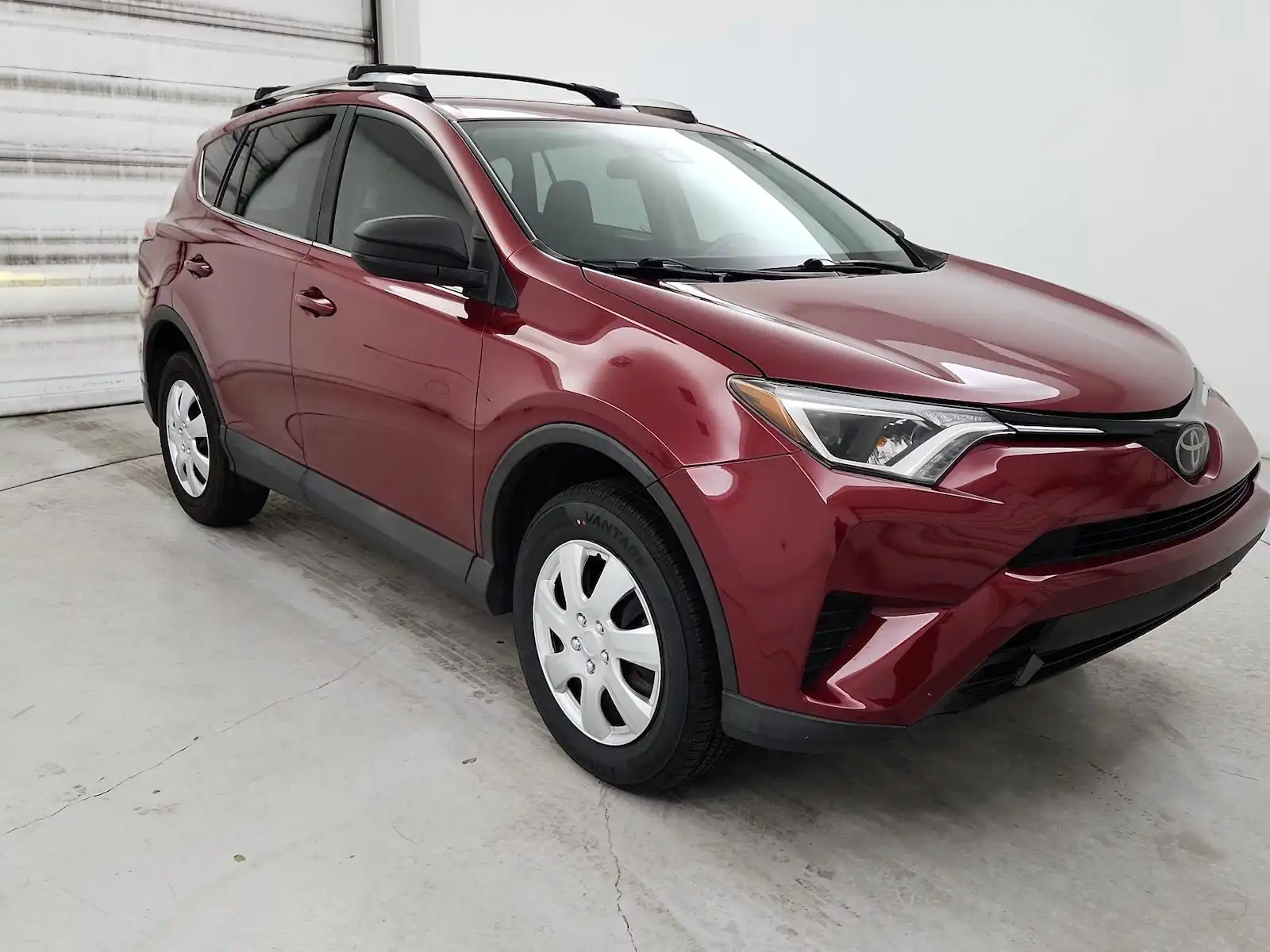 2018 Toyota RAV4 LE's photo