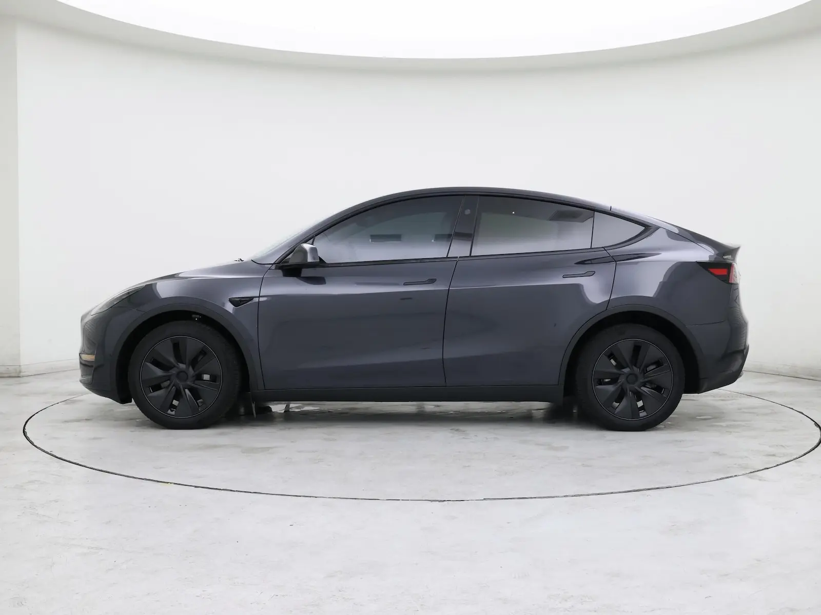 2025 Tesla Model Y Long Range Dual Motor AWD photo 4