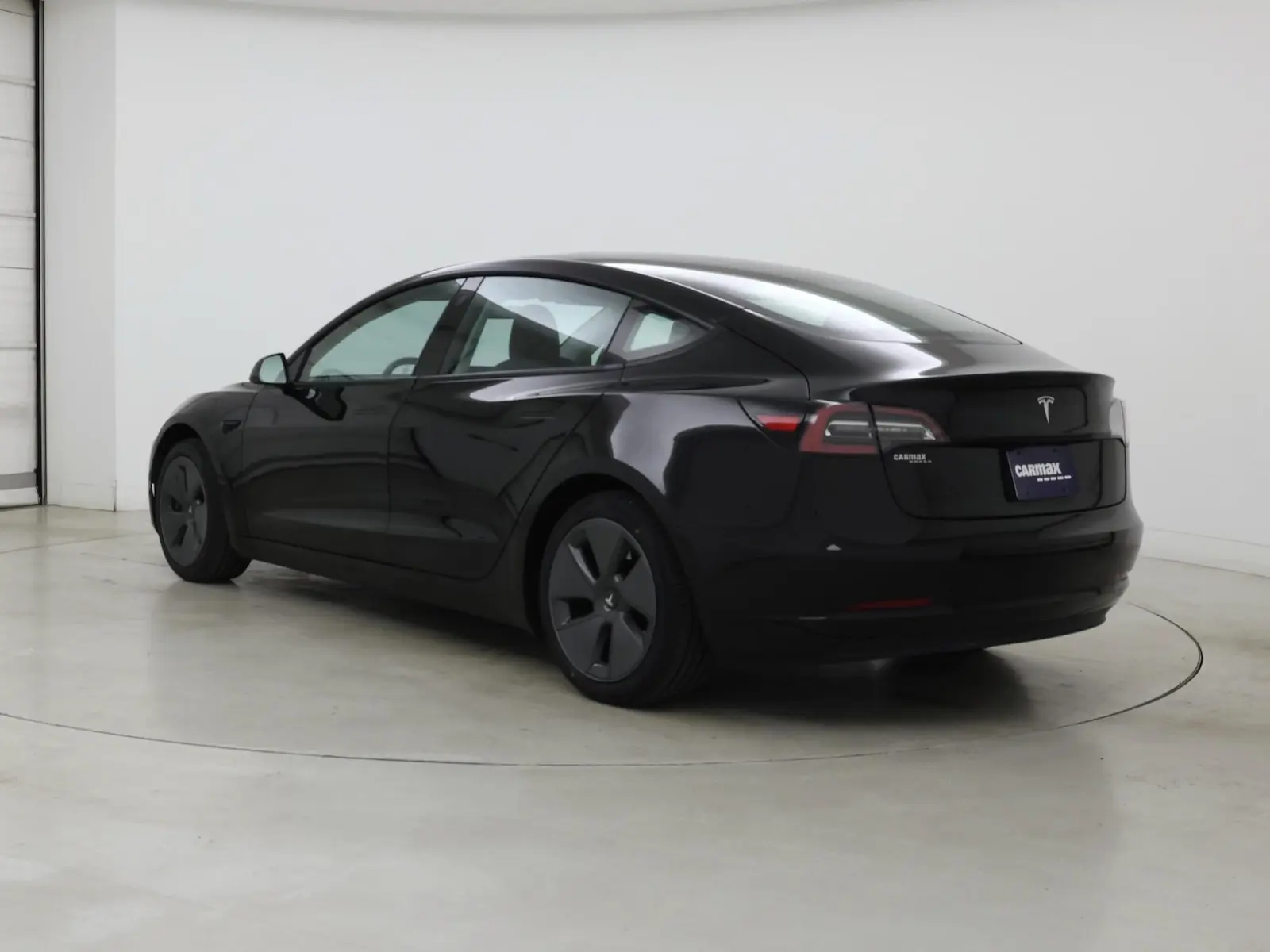 2021 Tesla Model 3 Standard Range Plus photo 3