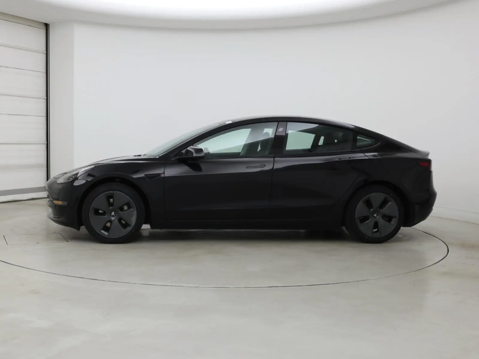 2021 Tesla Model 3 Standard Range Plus photo 4