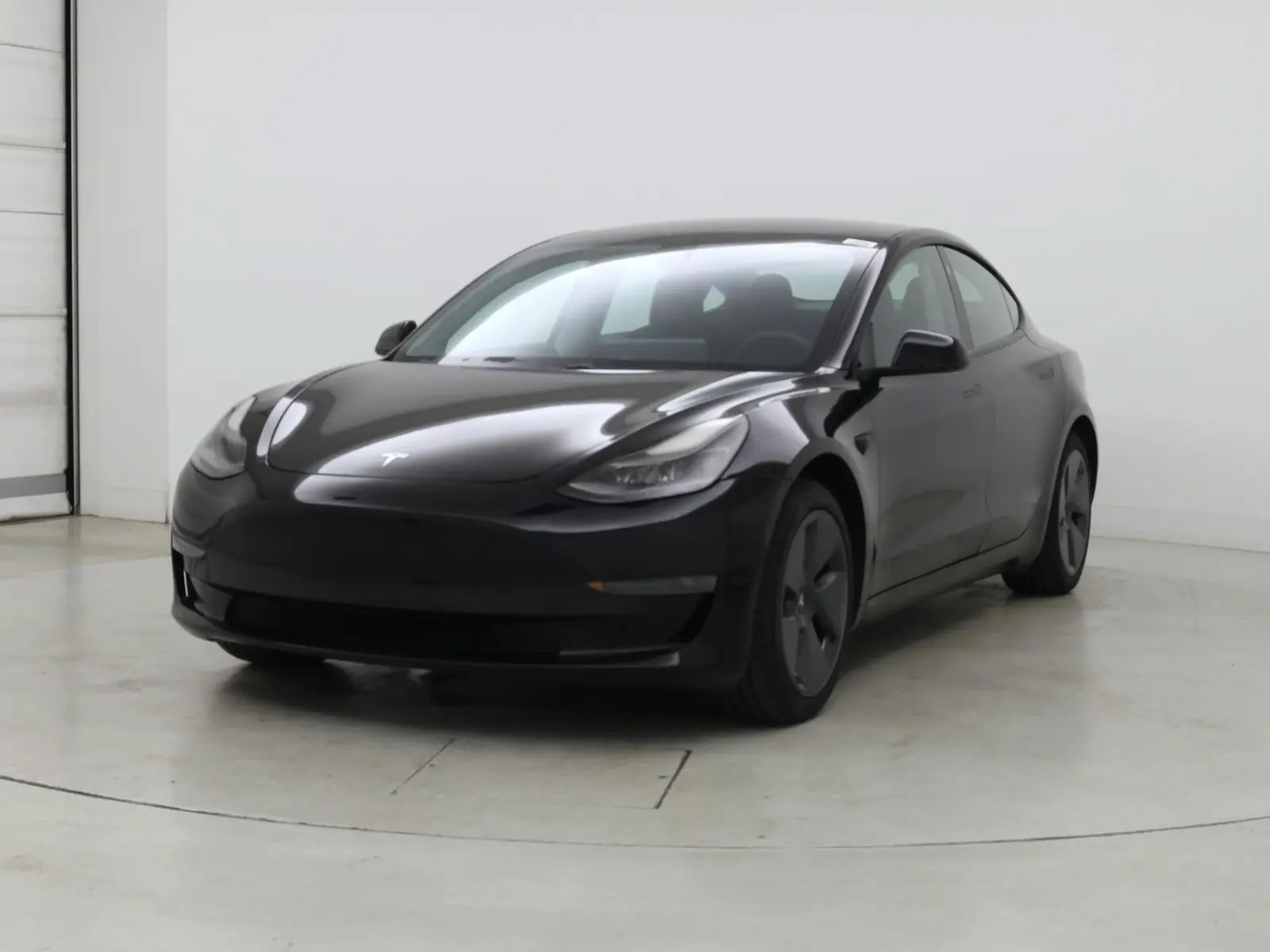 2021 Tesla Model 3 Standard Range Plus photo 5