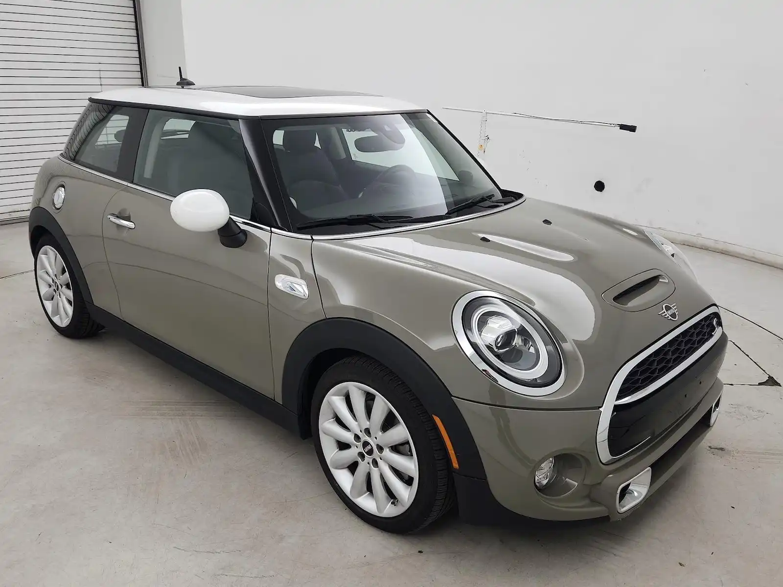 2019 MINI Hardtop Cooper S Signature's photo