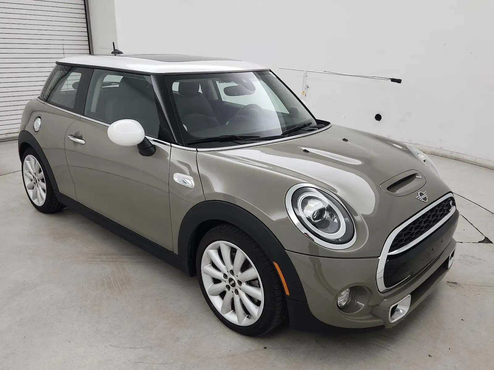 2019 MINI Hardtop Cooper S Signature's photo