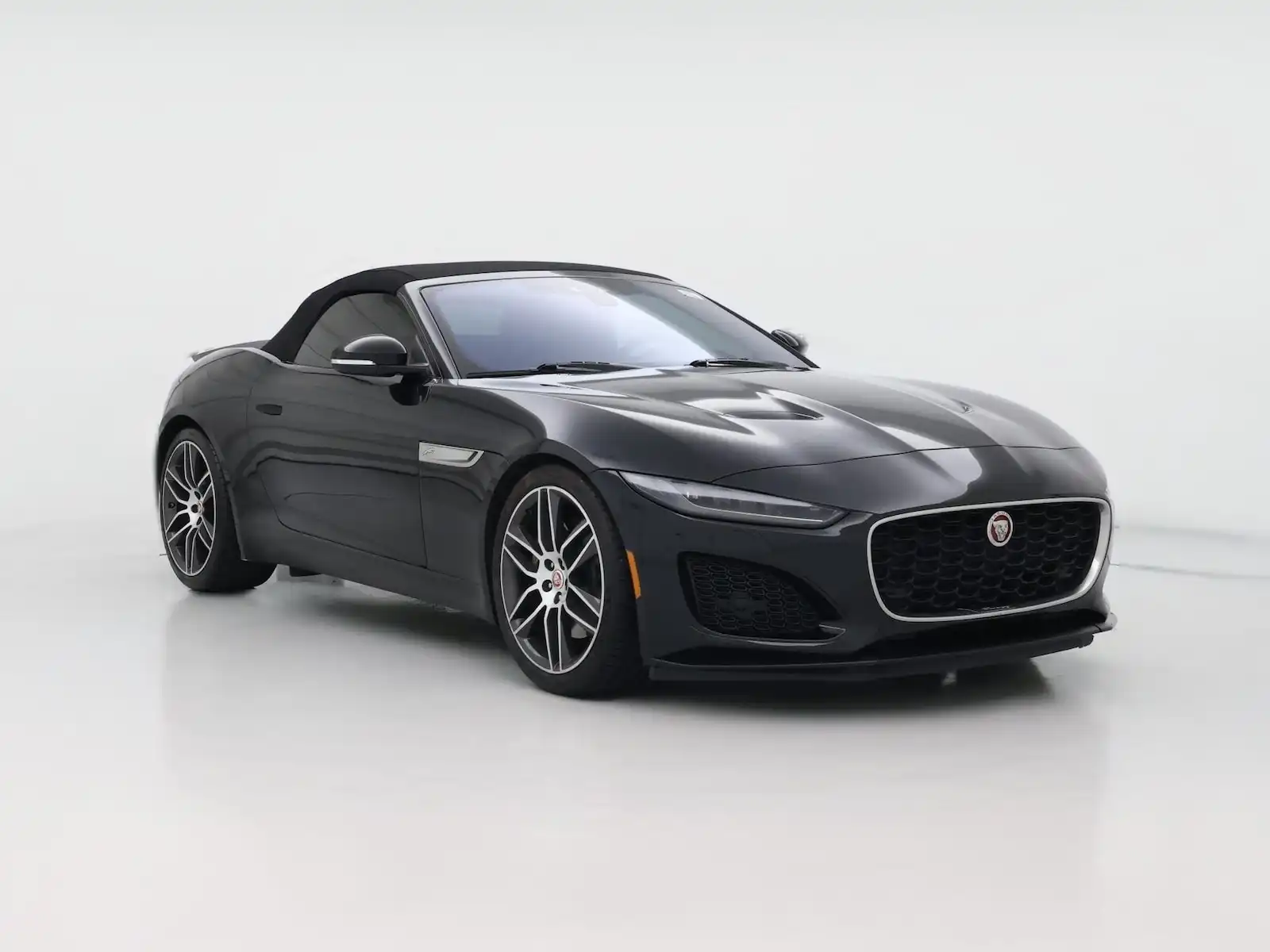 2021 Jaguar F-TYPE Convertible's photo