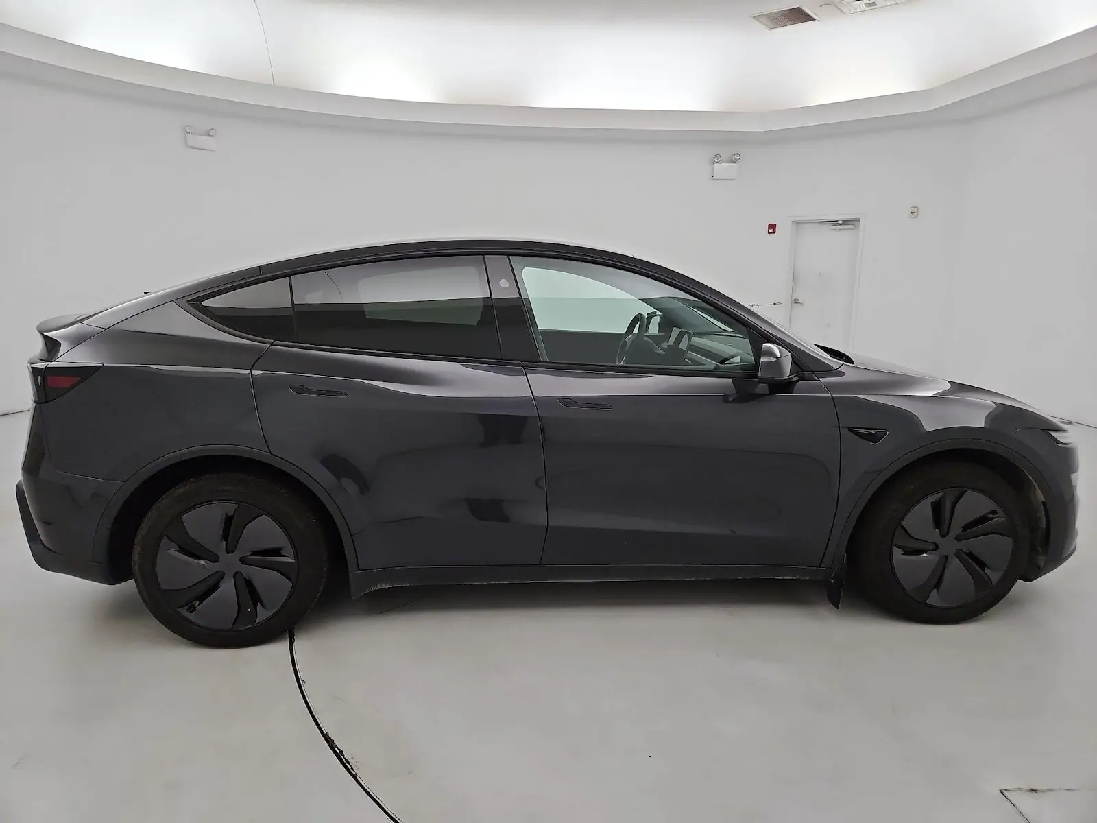 2026 Tesla Model Y Long Range Dual Motor AWD photo 4