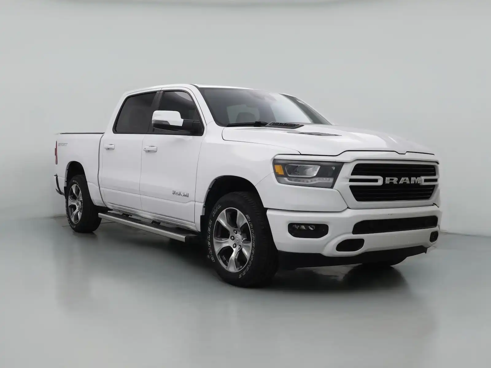 2023 RAM 1500 Laramie 4WD Crew Cab 5'7's photo
