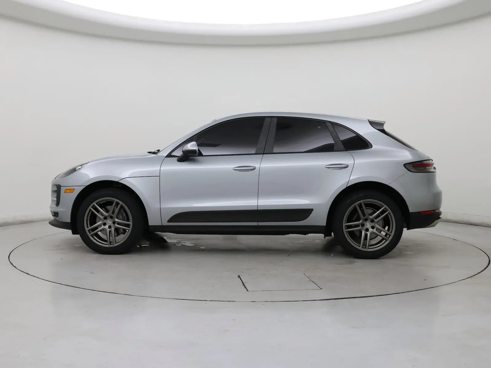 2021 Porsche Macan Base photo 4