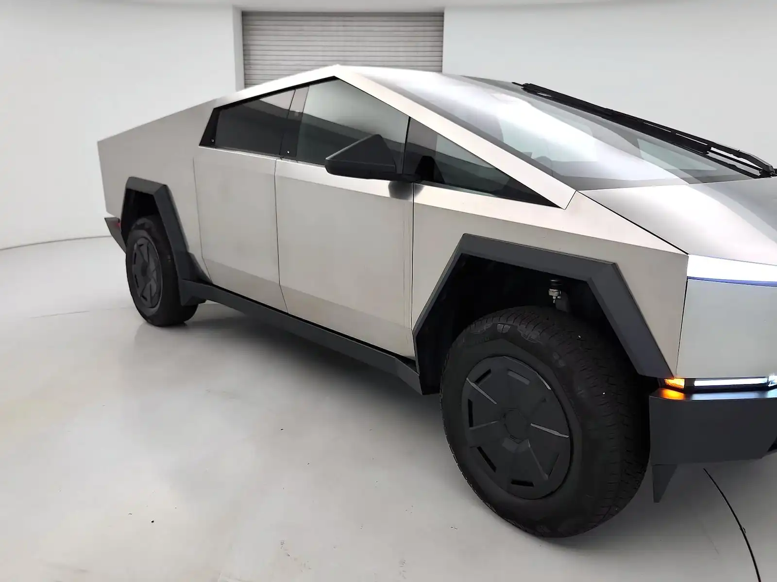 2024 Tesla Cybertruck RWD's photo