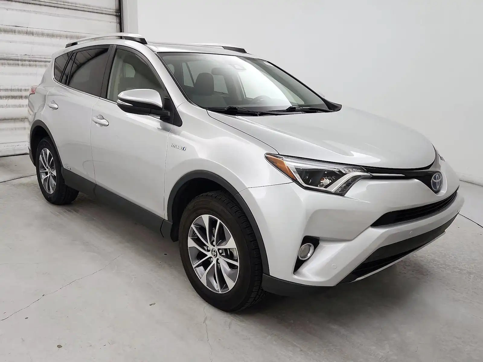 2016 Toyota RAV4 Hybrid XLE AWD's photo