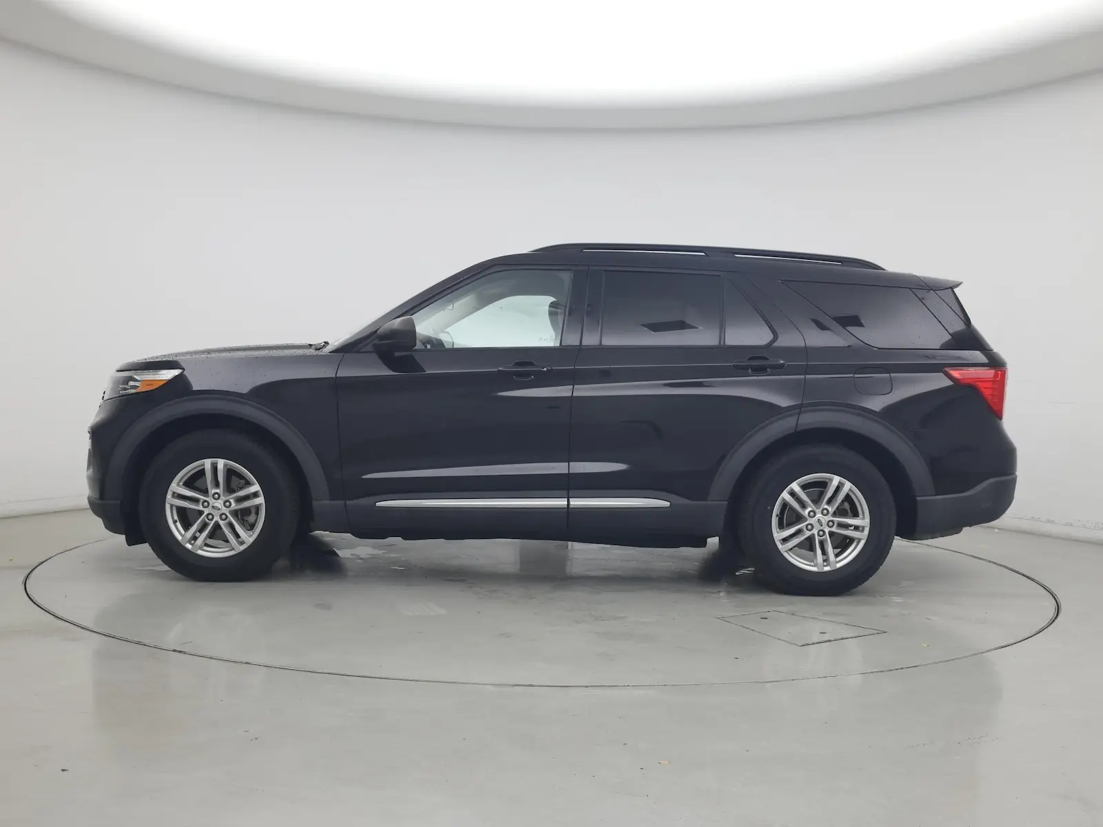 2020 Ford Explorer XLT RWD photo 4