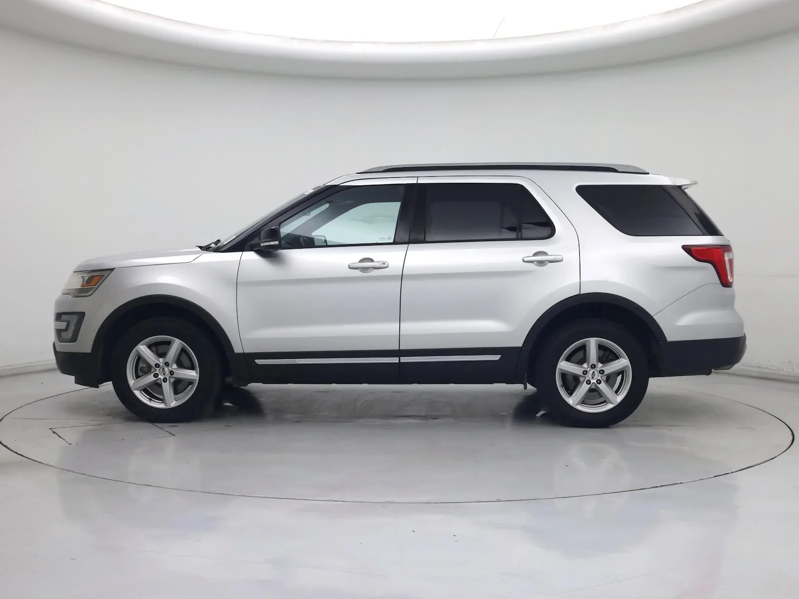 2017 Ford Explorer XLT 4WD photo 4