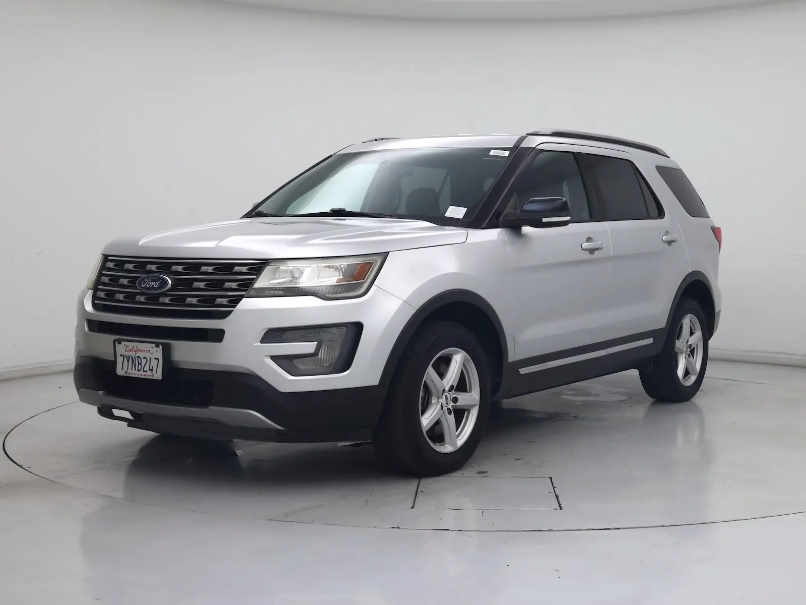 2017 Ford Explorer XLT 4WD photo 5