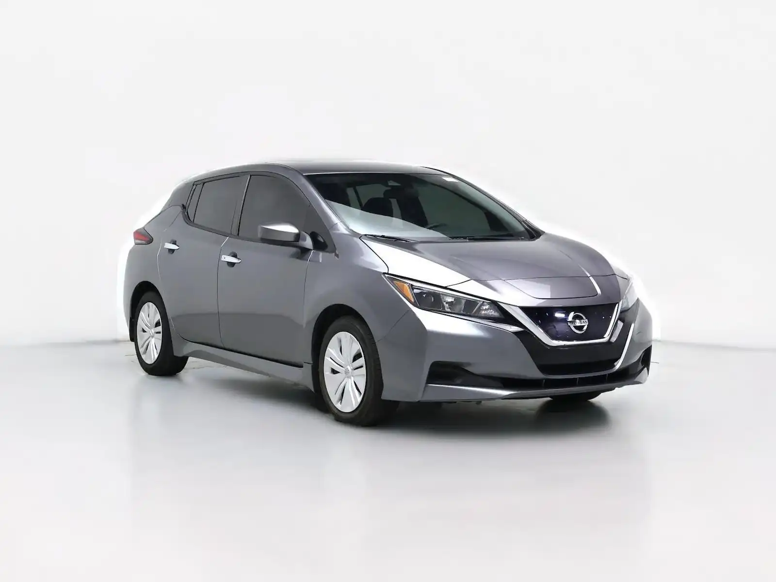 2022 Nissan Leaf S's photo
