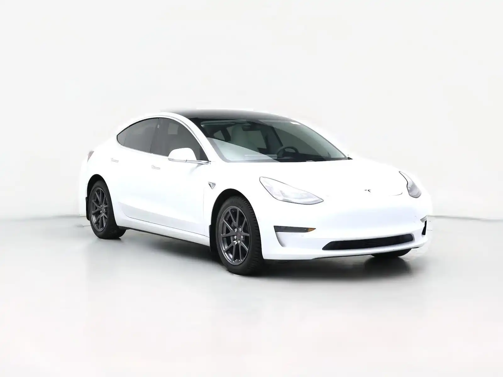 2019 Tesla Model 3 Standard Range Plus's photo