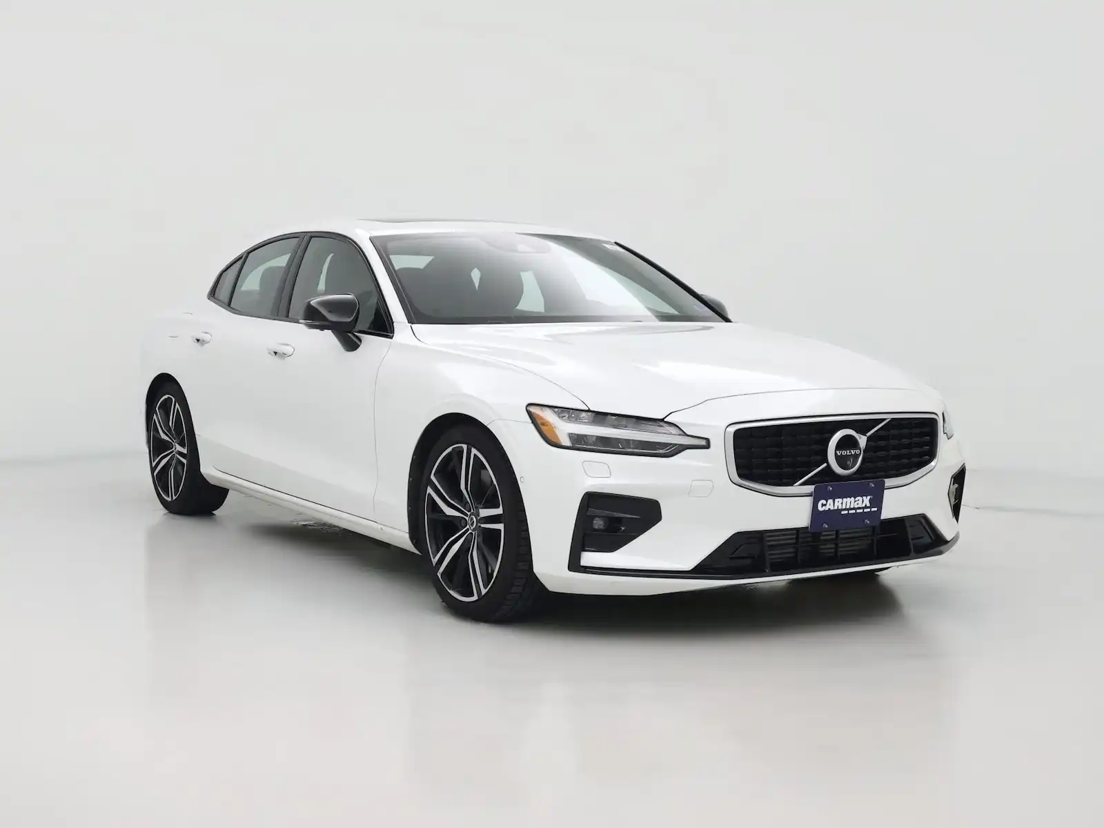 2019 Volvo S60 T6 R-Design AWD's photo