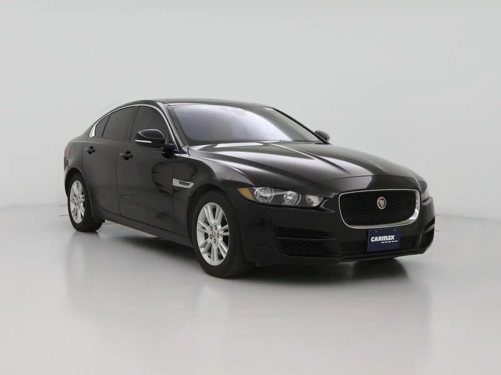 2018 Jaguar XE 25t Premium's photo