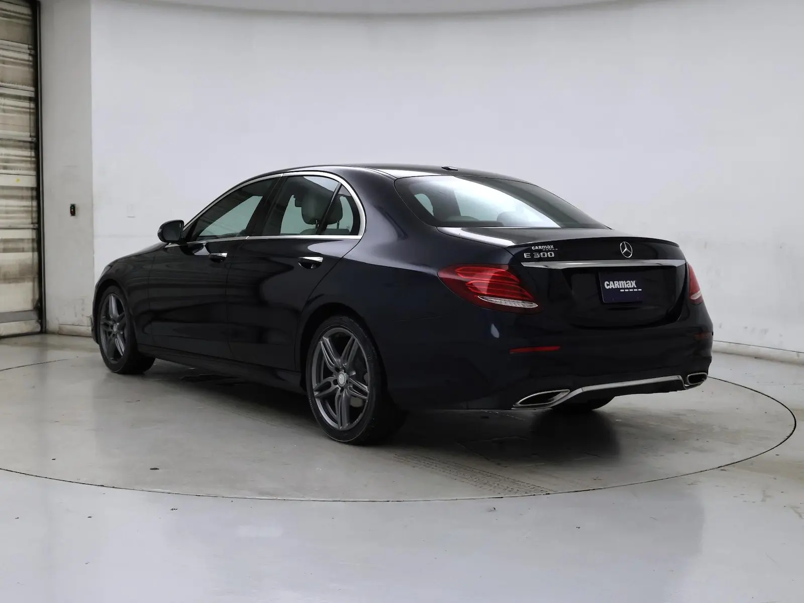2017 Mercedes-Benz E-Class E300 photo 3