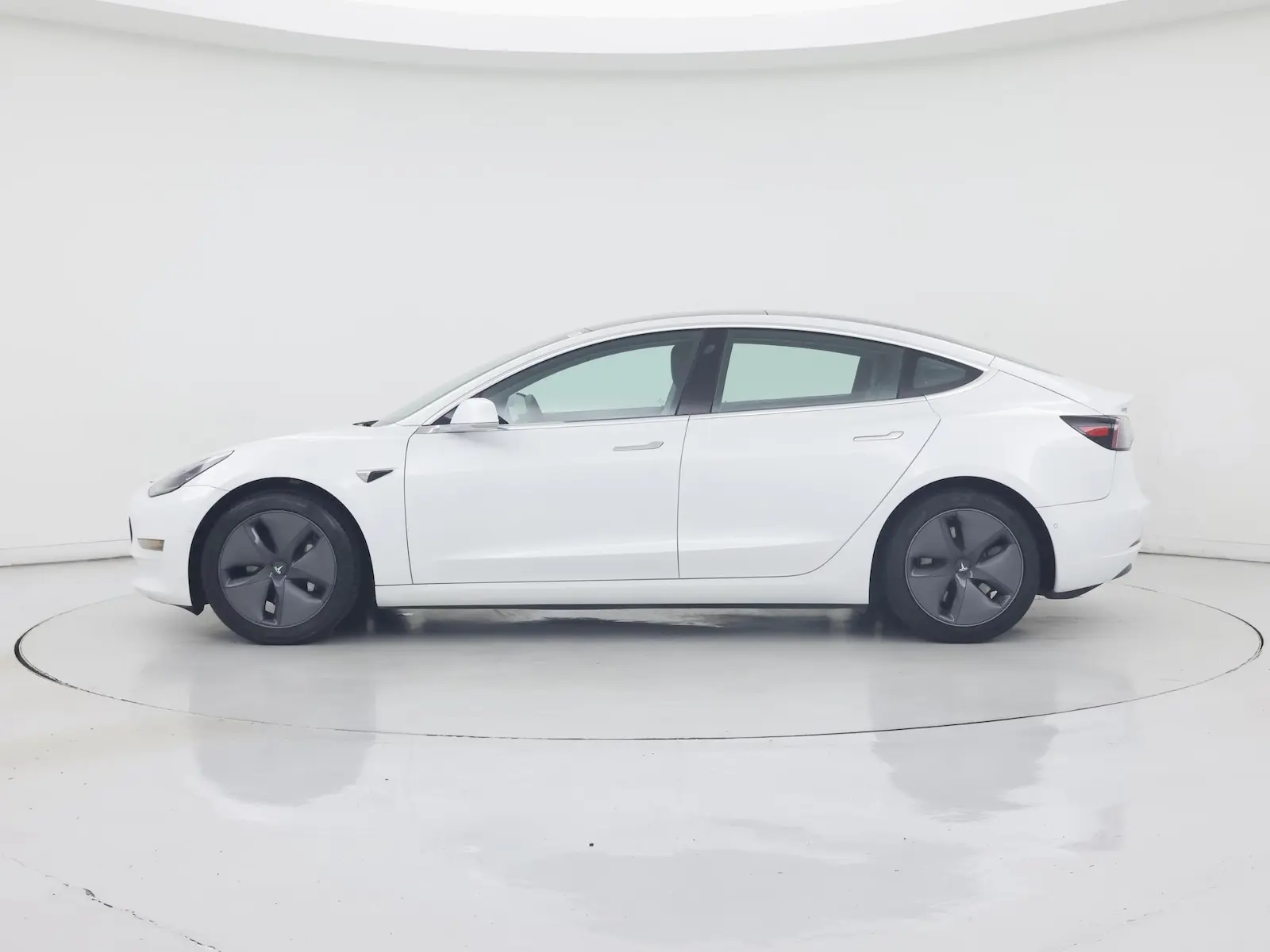 2020 Tesla Model 3 Standard Range Plus photo 4