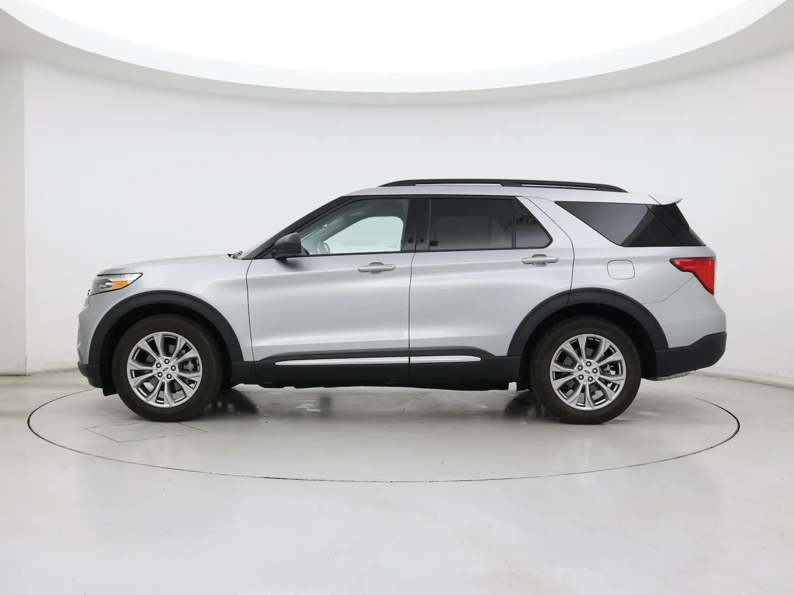 2020 Ford Explorer XLT 4WD photo 4
