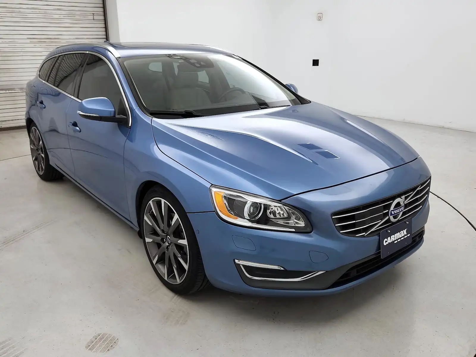 2015 Volvo V60 T5 Drive-E FWD Platinum's photo