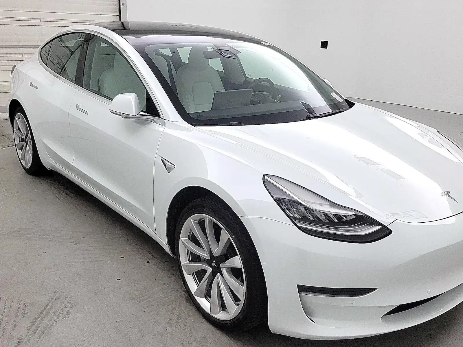 2020 Tesla Model 3 Standard Range Plus's photo