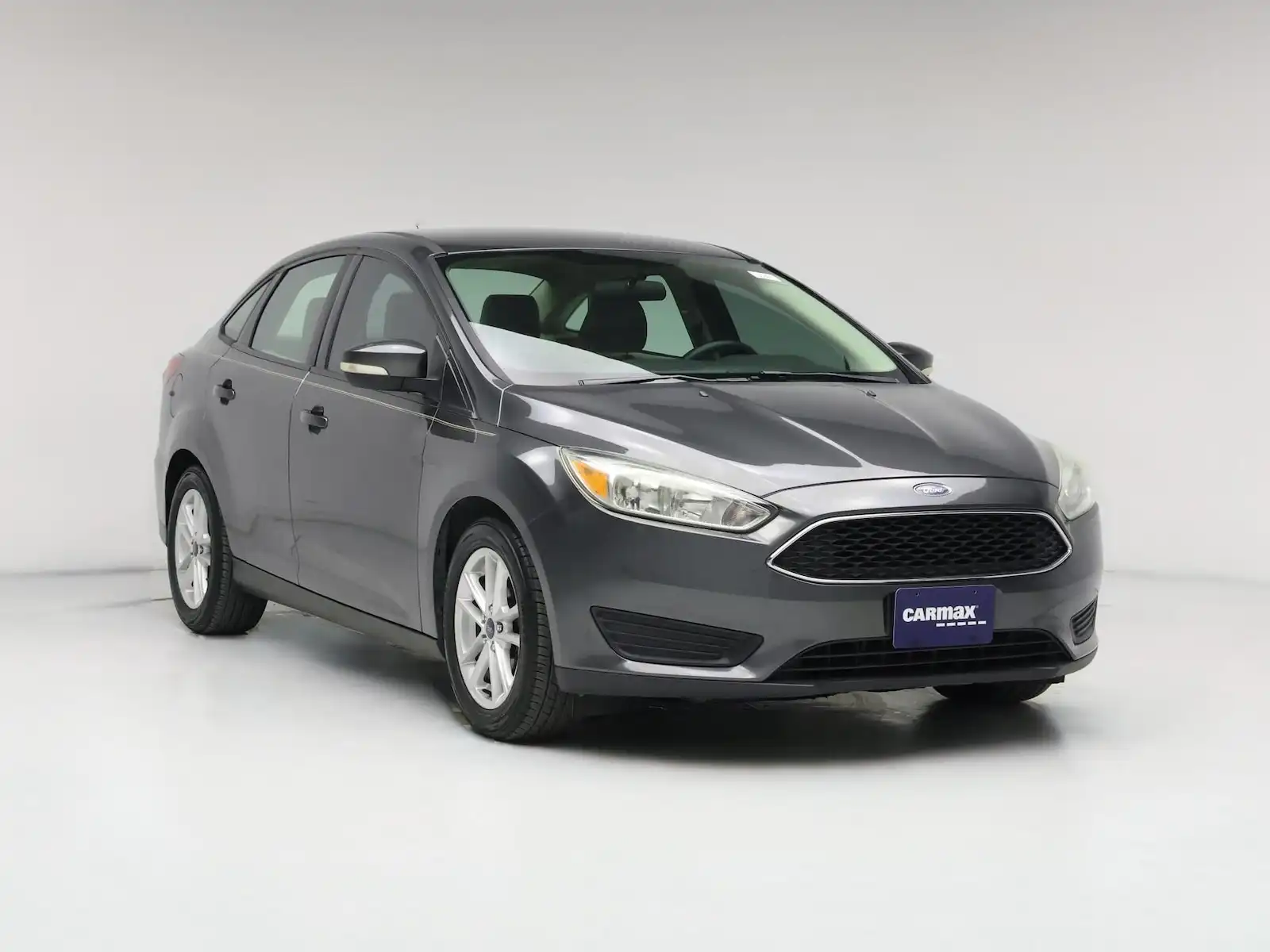 2016 Ford Focus SE Sedan's photo