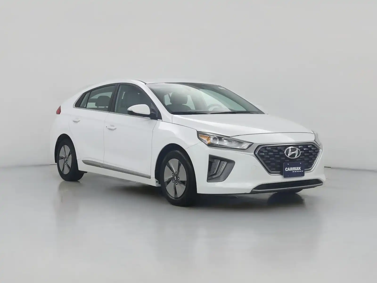 2022 Hyundai Ioniq Hybrid SE's photo