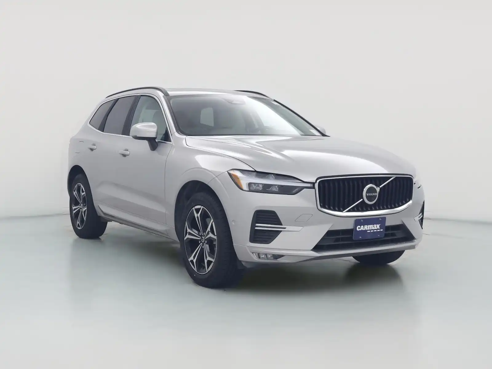 2022 Volvo XC60 B5 Momentum AWD's photo