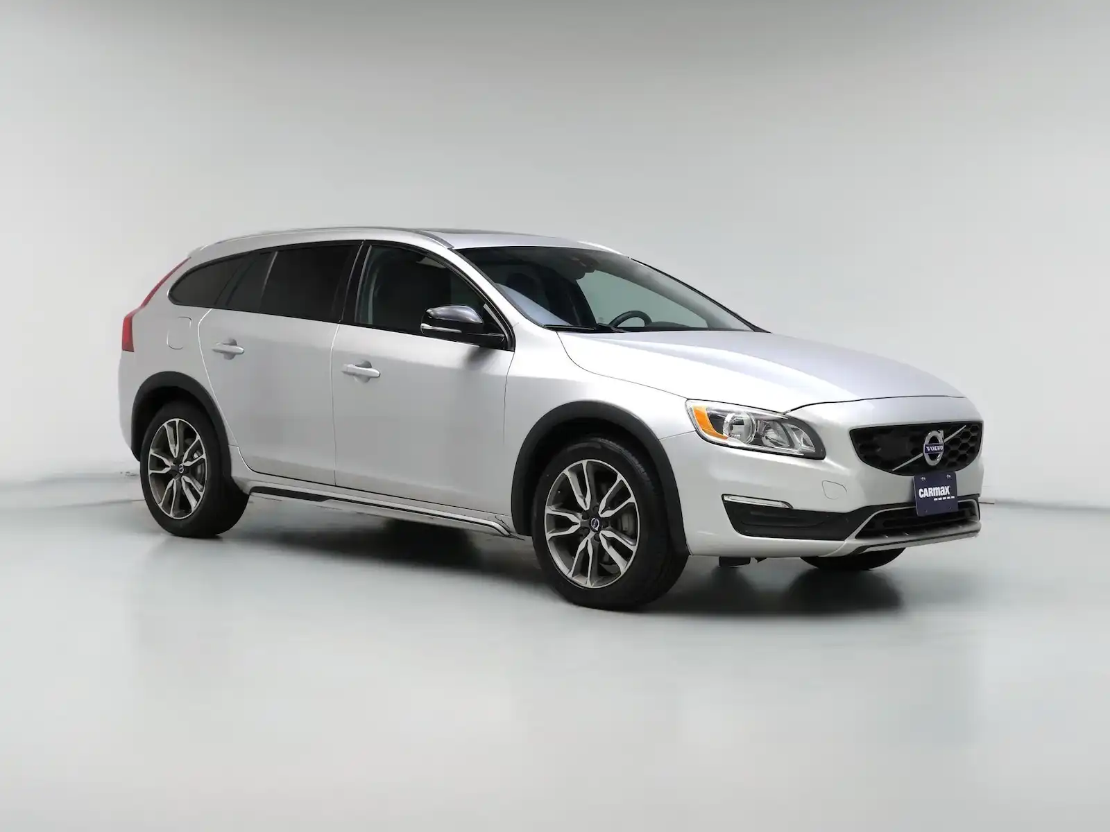 2018 Volvo V60 T5 AWD Cross Country's photo