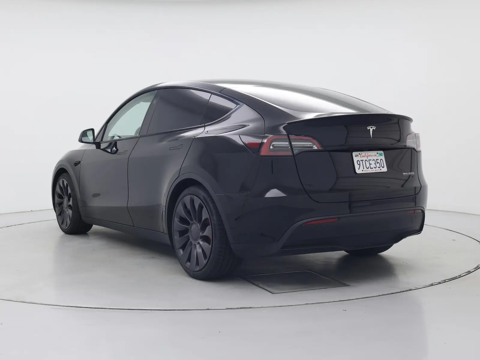 2025 Tesla Model Y Performance Dual Motor AWD photo 3