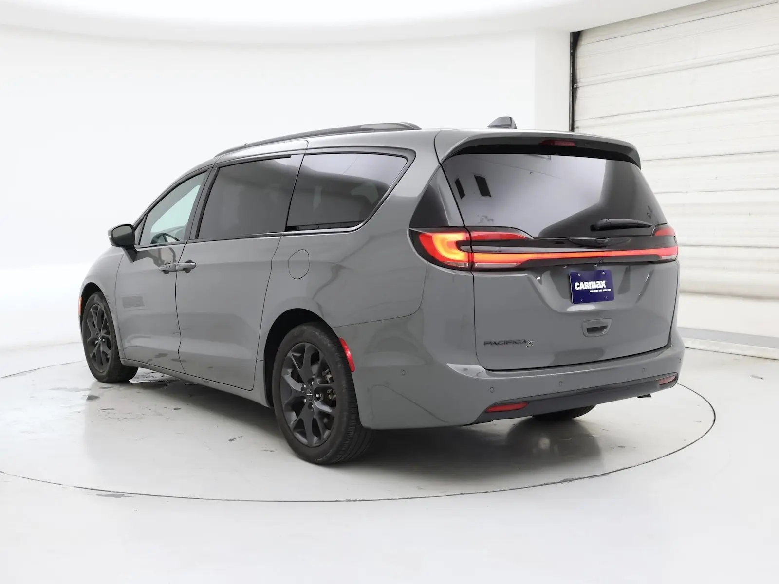 2023 Chrysler Pacifica Touring L photo 3