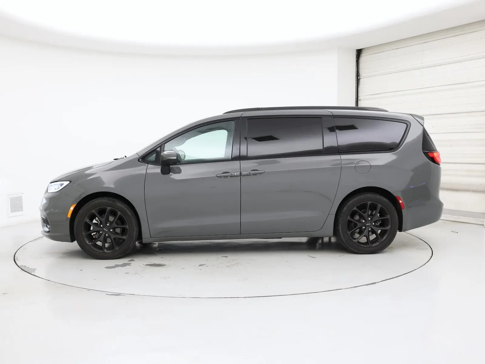 2023 Chrysler Pacifica Touring L photo 4