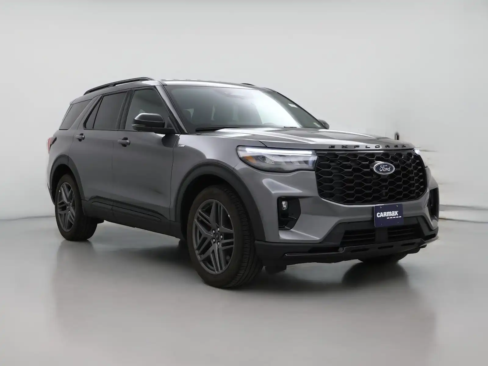 2026 Ford Explorer ST-Line 4WD's photo