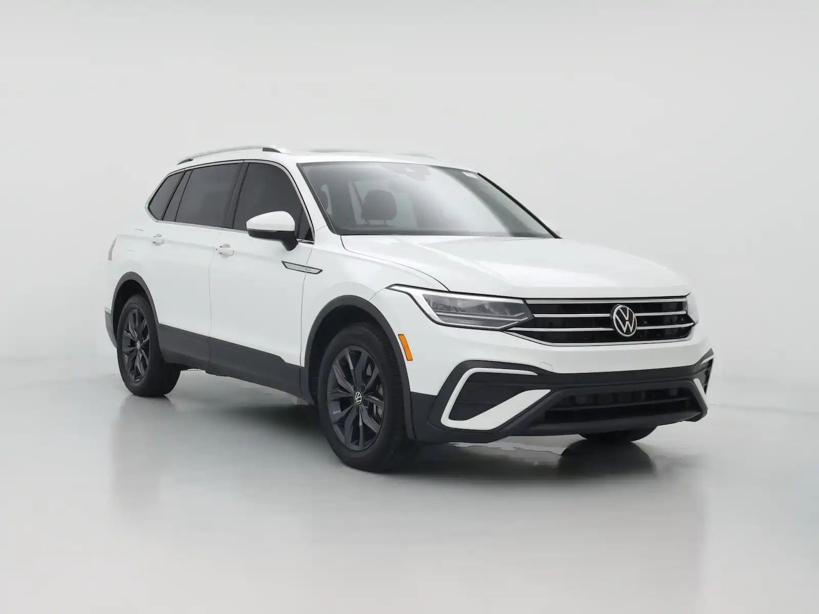 2022 Volkswagen Tiguan 2.0T SE's photo