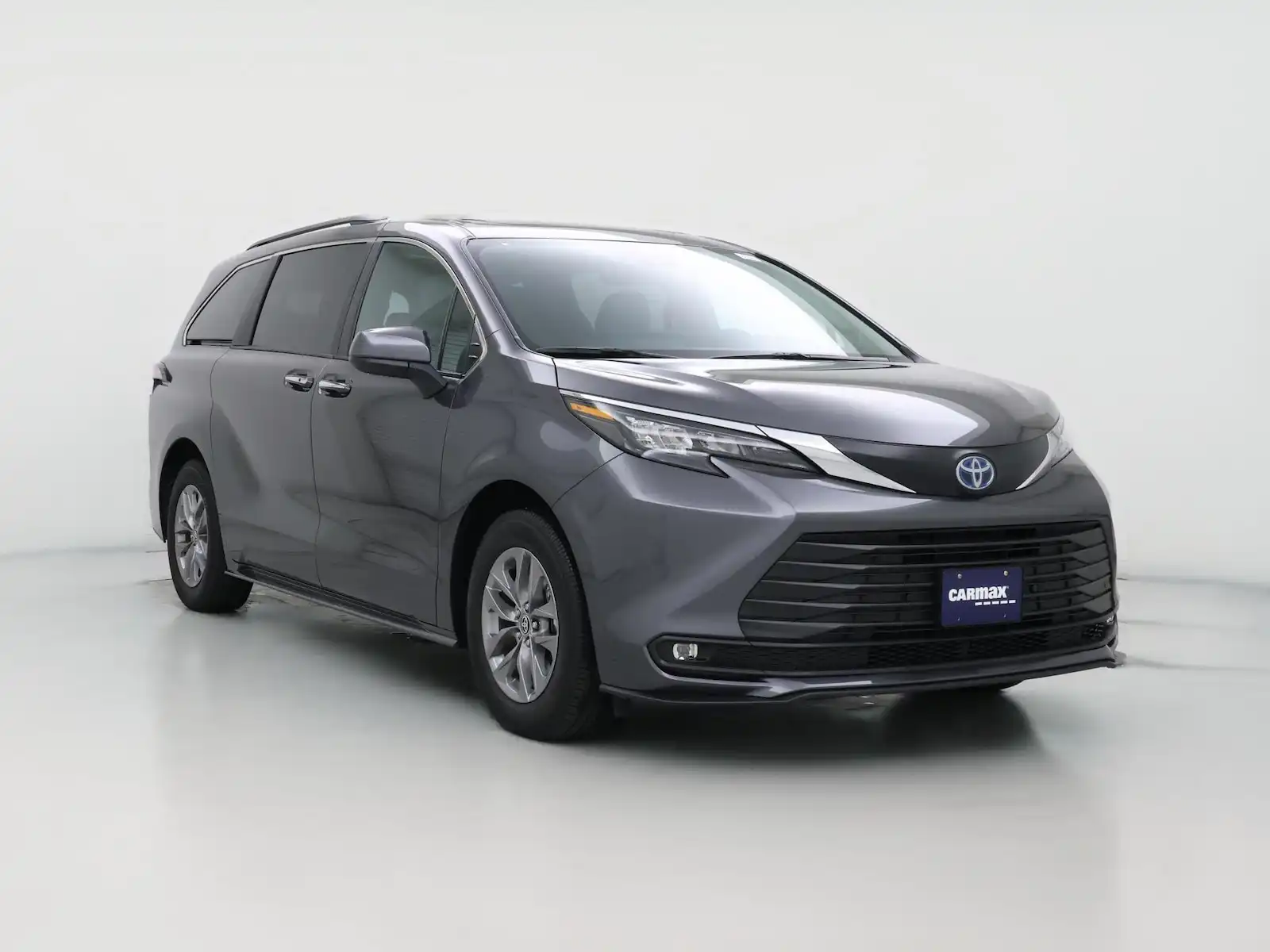 2025 Toyota Sienna XLE 7-Passenger Hybrid AWD's photo