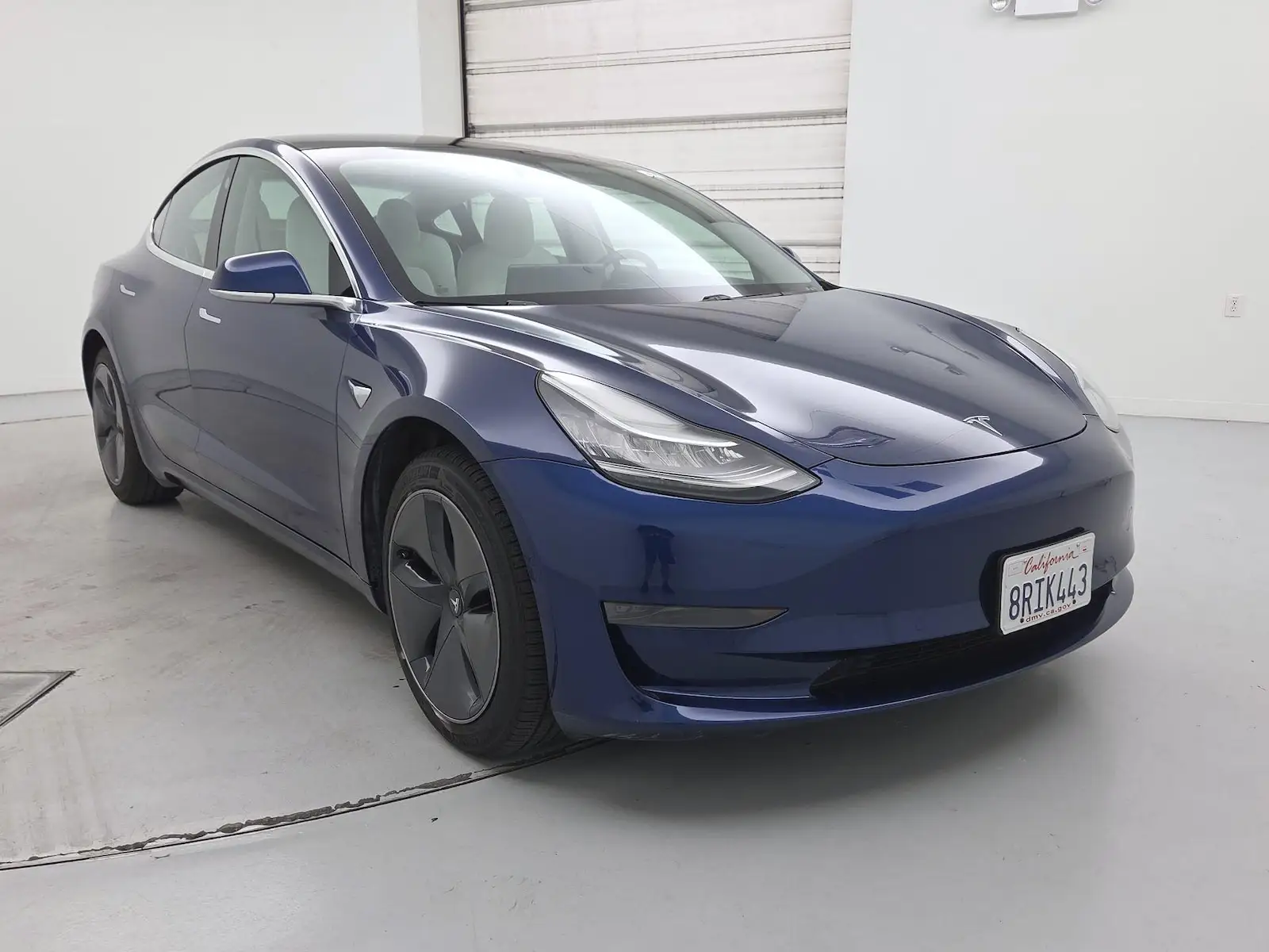 2020 Tesla Model 3 Standard Range Plus photo 1