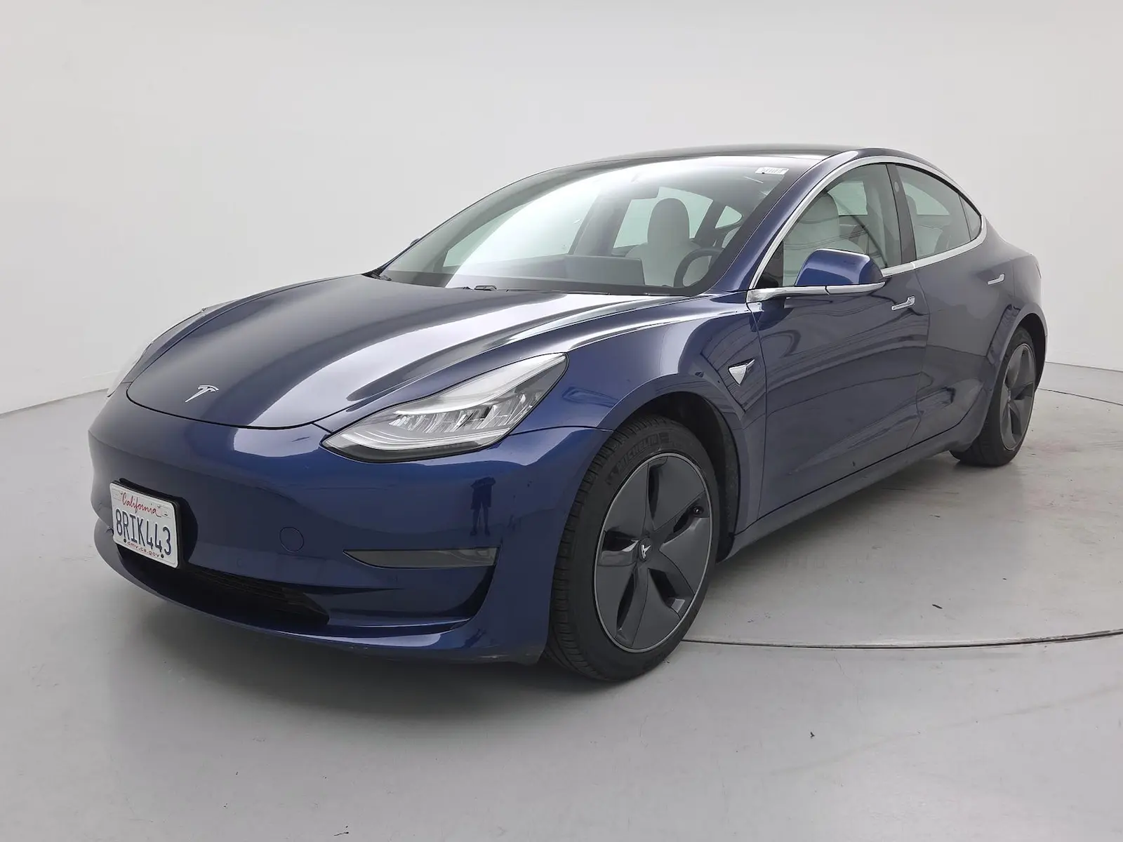 2020 Tesla Model 3 Standard Range Plus photo 3