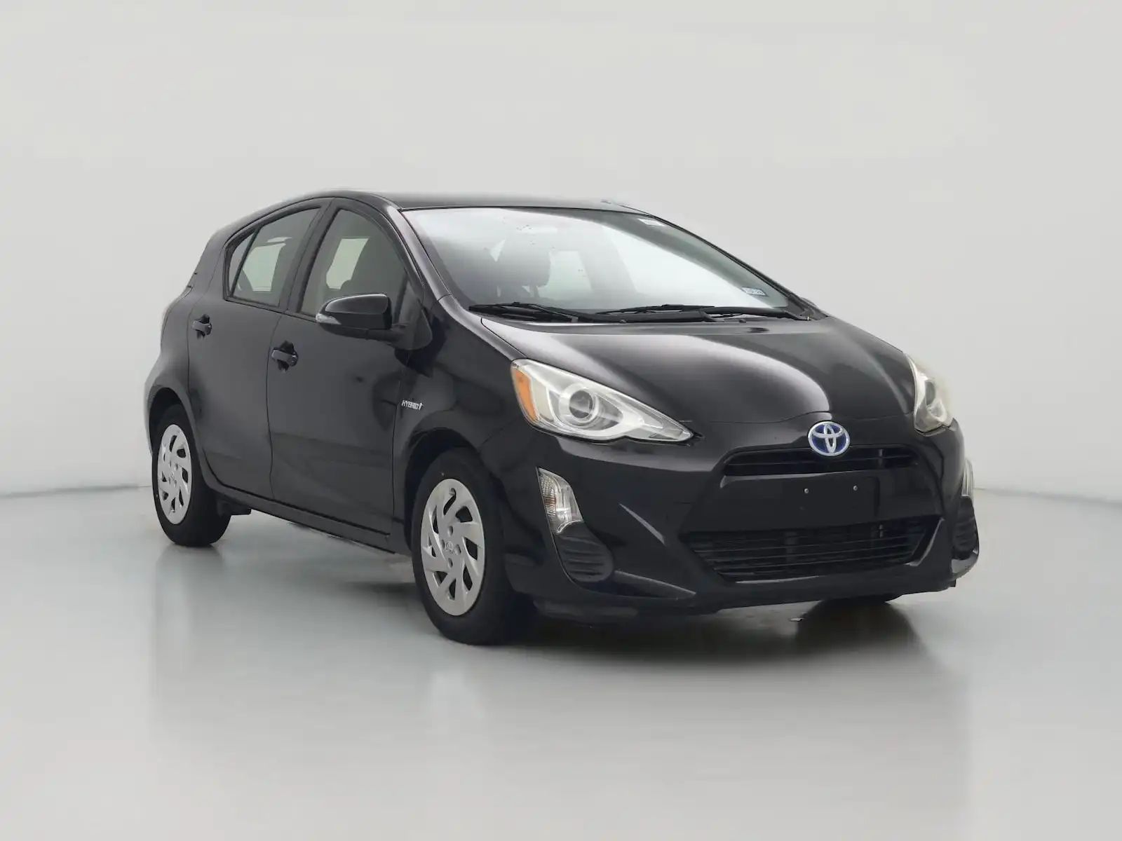 2016 Toyota Prius c Two's photo