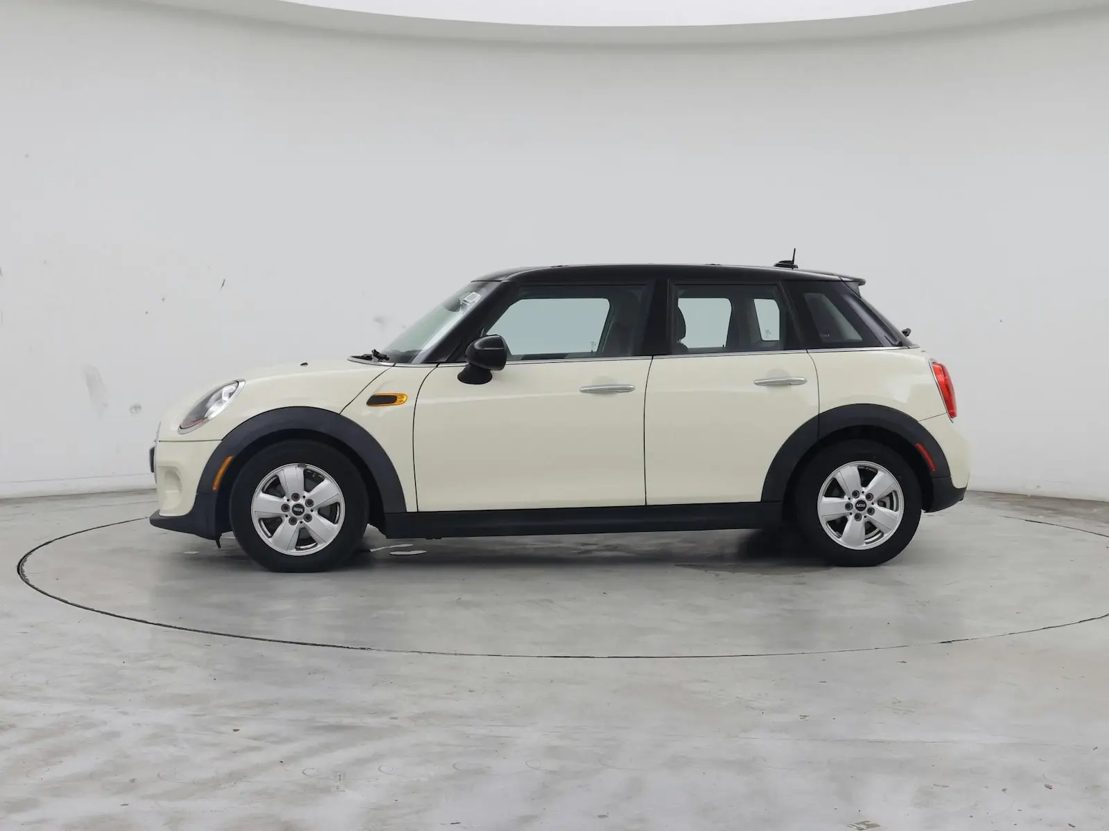 2017 MINI Cooper 4 Door photo 4