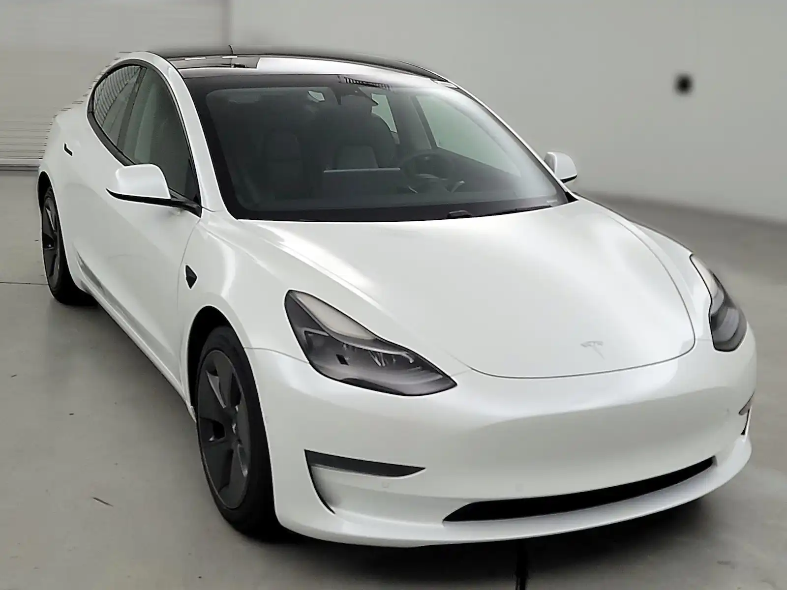 2021 Tesla Model 3 Standard Range Plus's photo