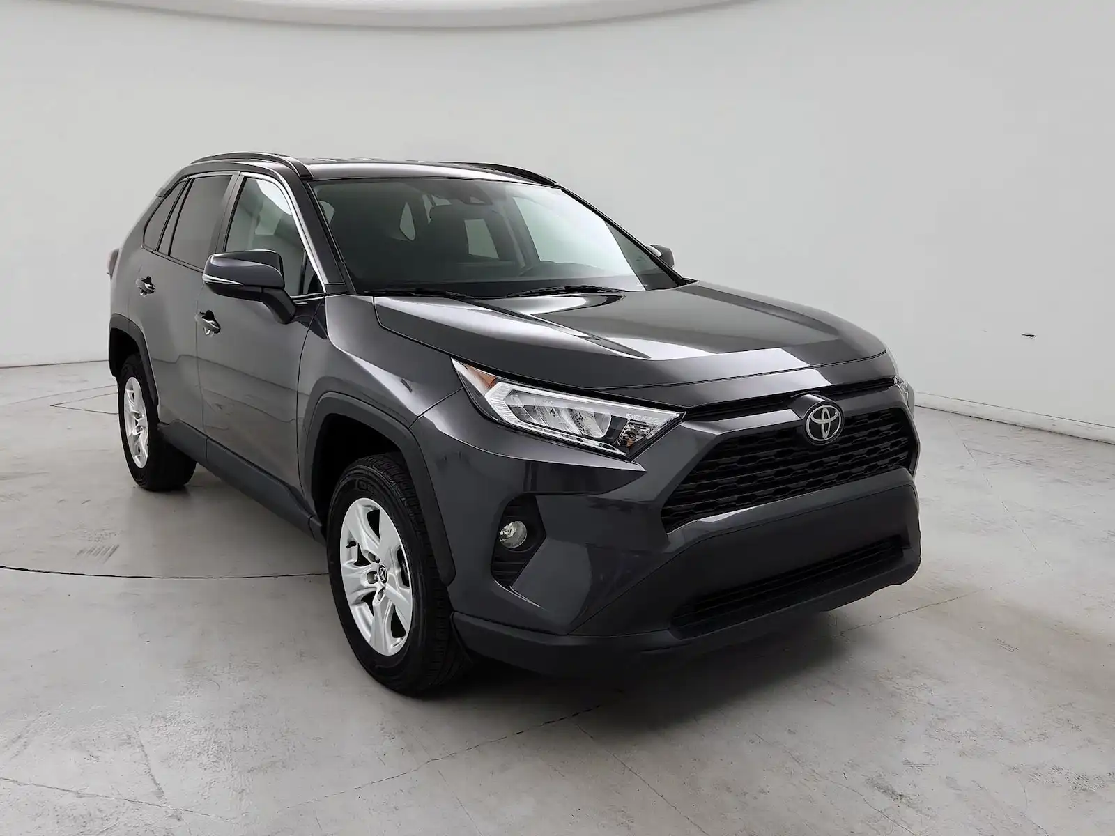 2021 Toyota RAV4 XLE FWD's photo