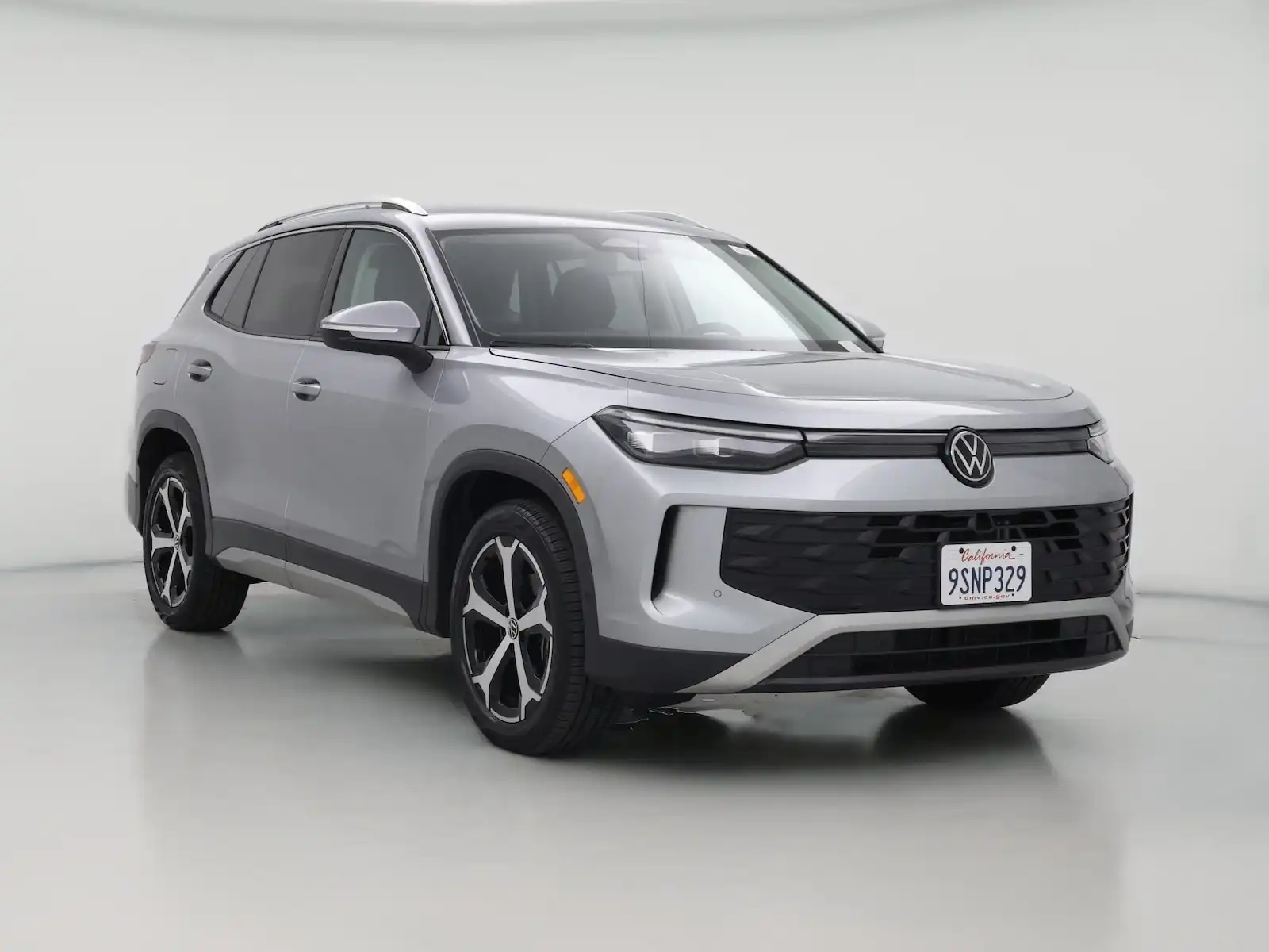 2025 Volkswagen Tiguan 2.0T SE's photo