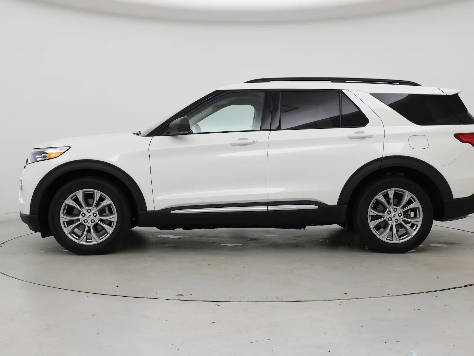 2024 Ford Explorer XLT 4WD photo 4