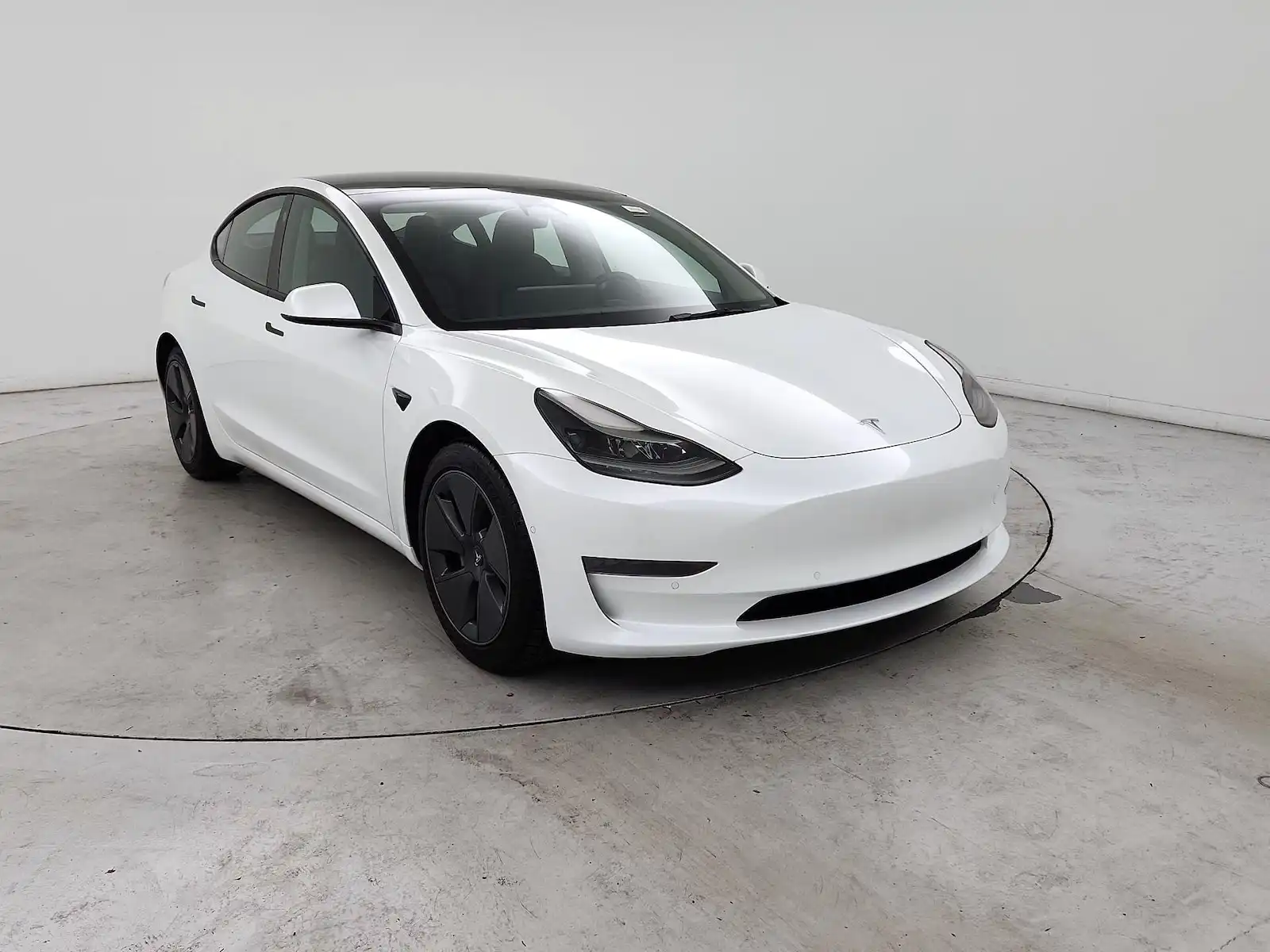 2021 Tesla Model 3 Standard Range Plus's photo