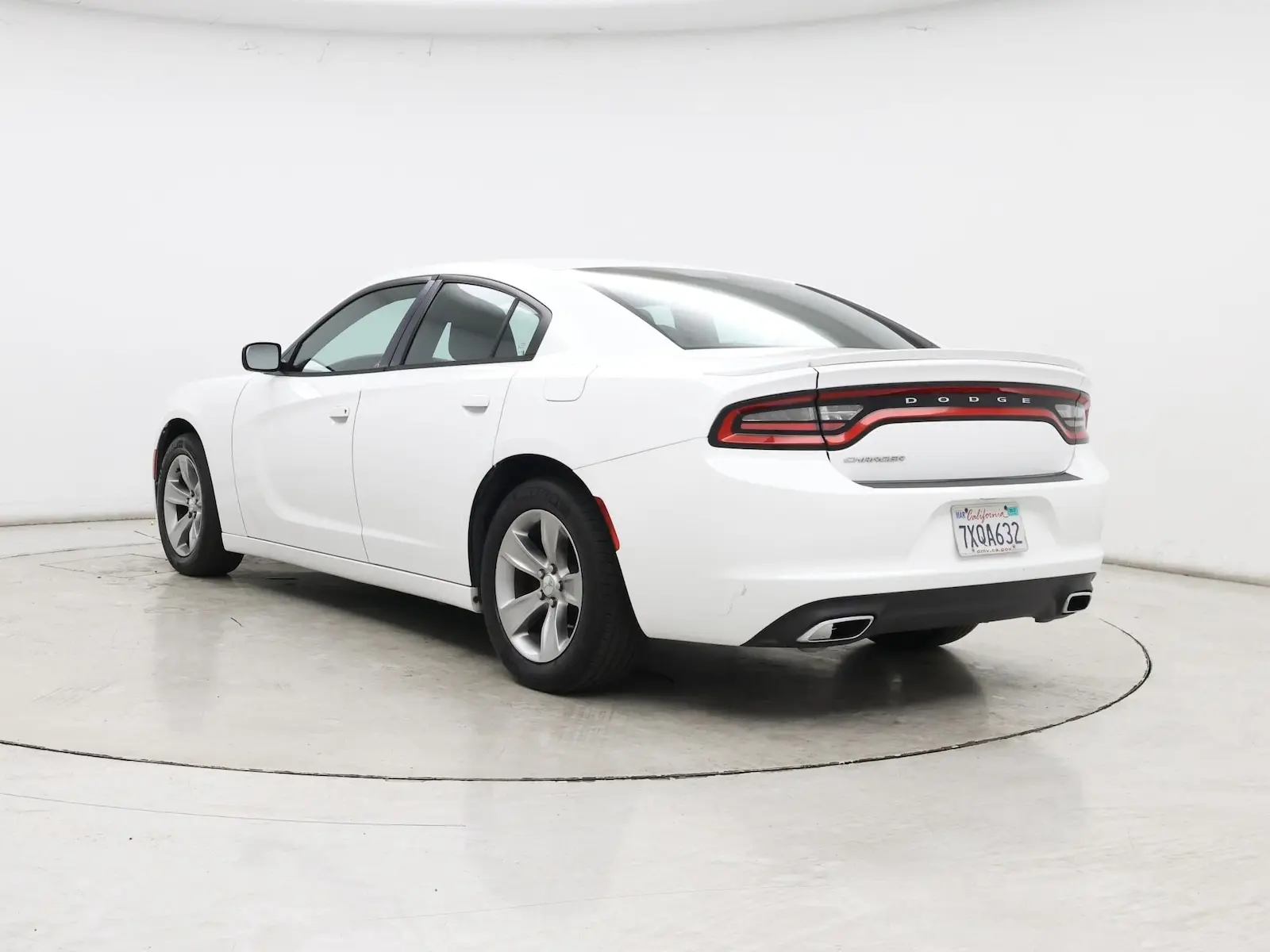 2016 Dodge Charger SE photo 3