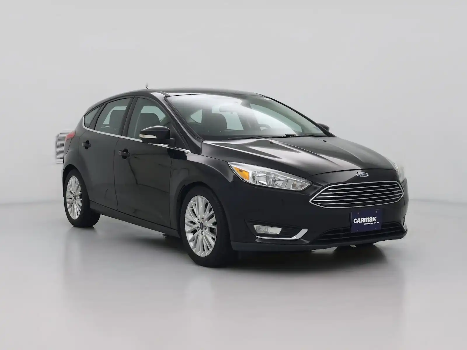 2015 Ford Focus Titanium Hatchback 5-Door's photo