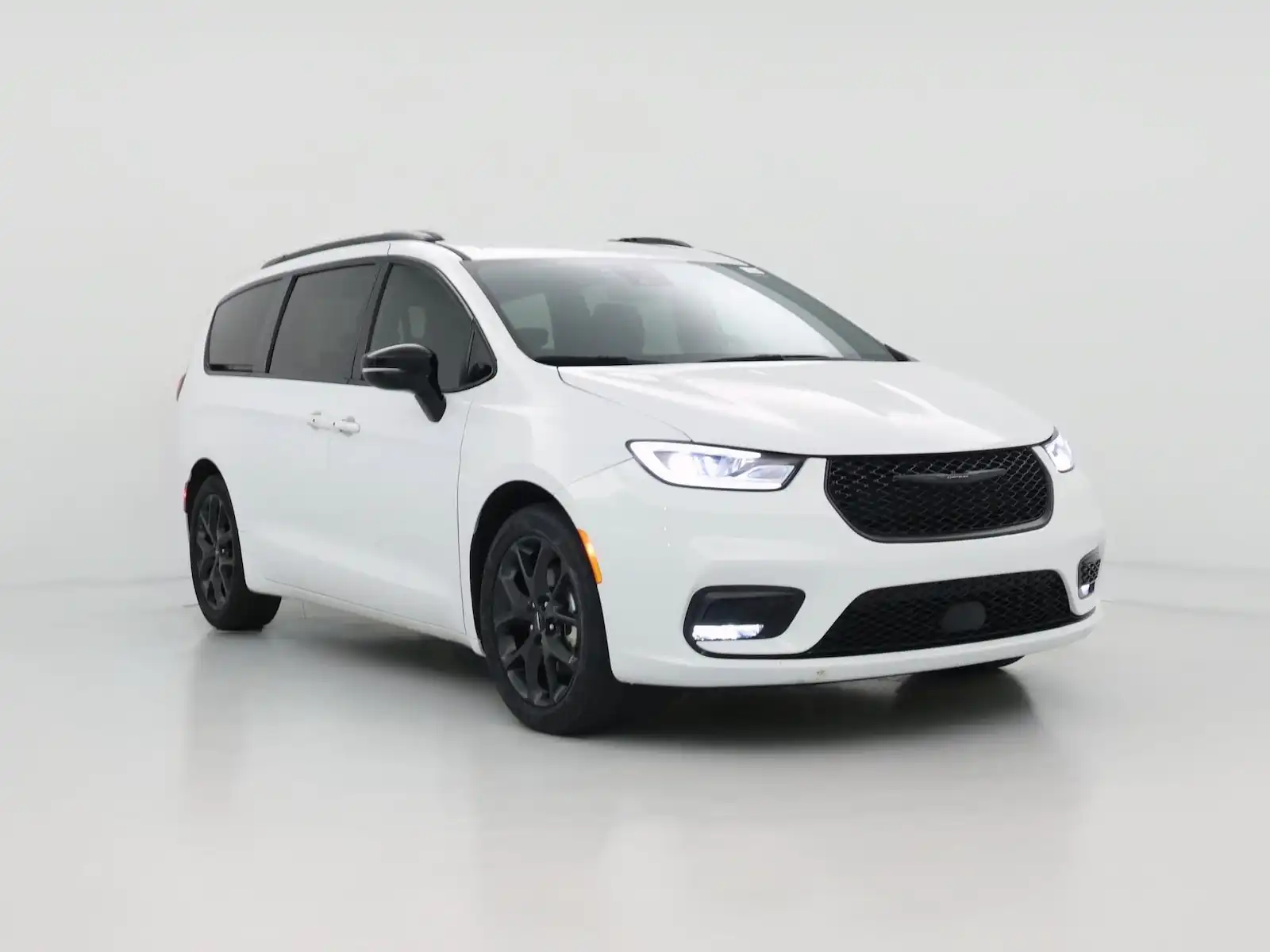 2024 Chrysler Pacifica Touring L's photo